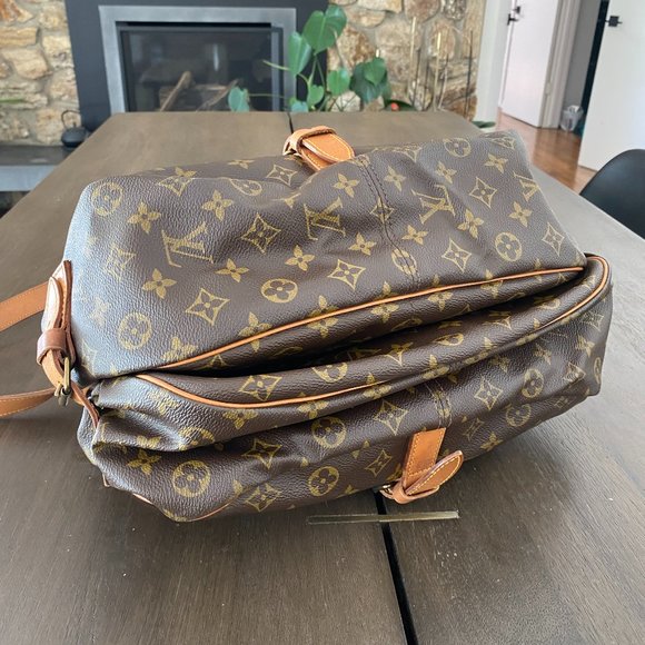 LOUIS VUITTON Saumur 35 Crossbody Messenger Handbag - Picture 5 of 15